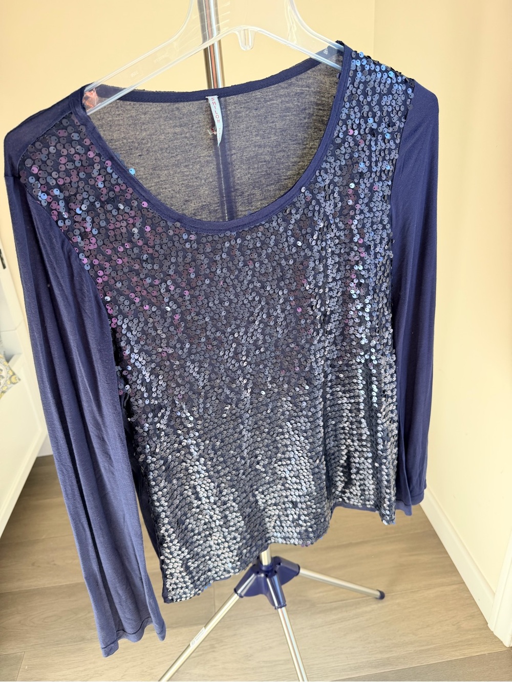 Shiloh 770 stunning navy blue sequined L $55 retail